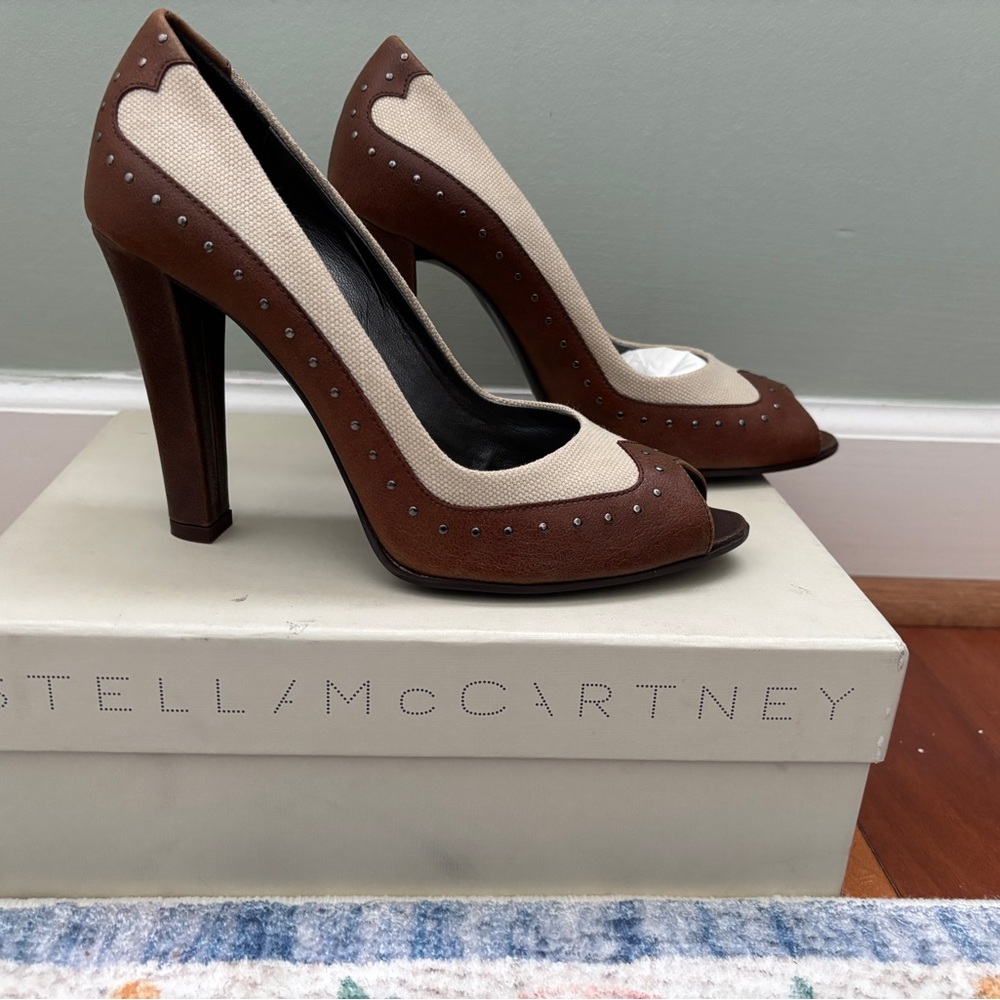NWT Stella McCartney Chocolate and Cream Peep Toe Heels
